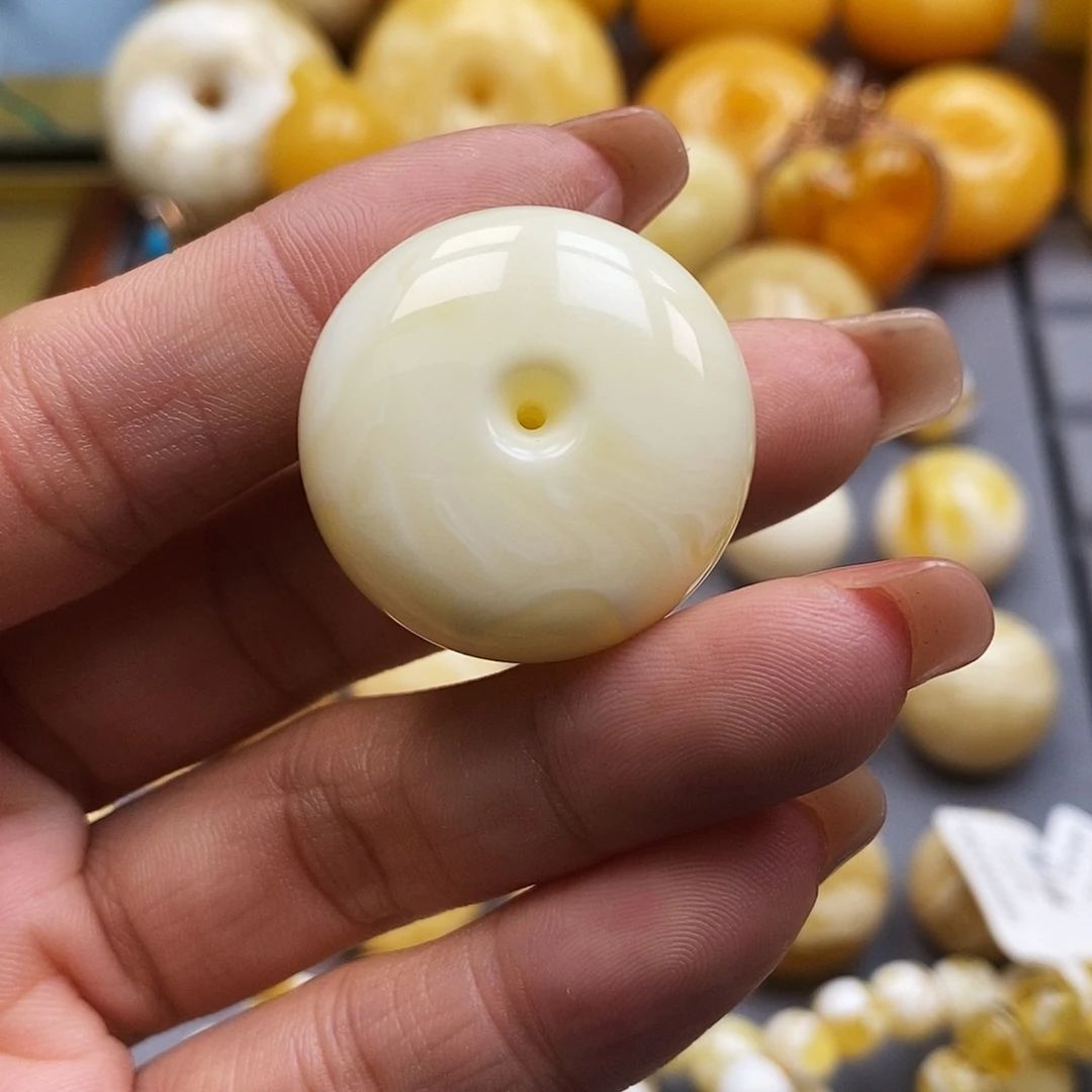 蜜蜡未镶嵌珠宝奇石