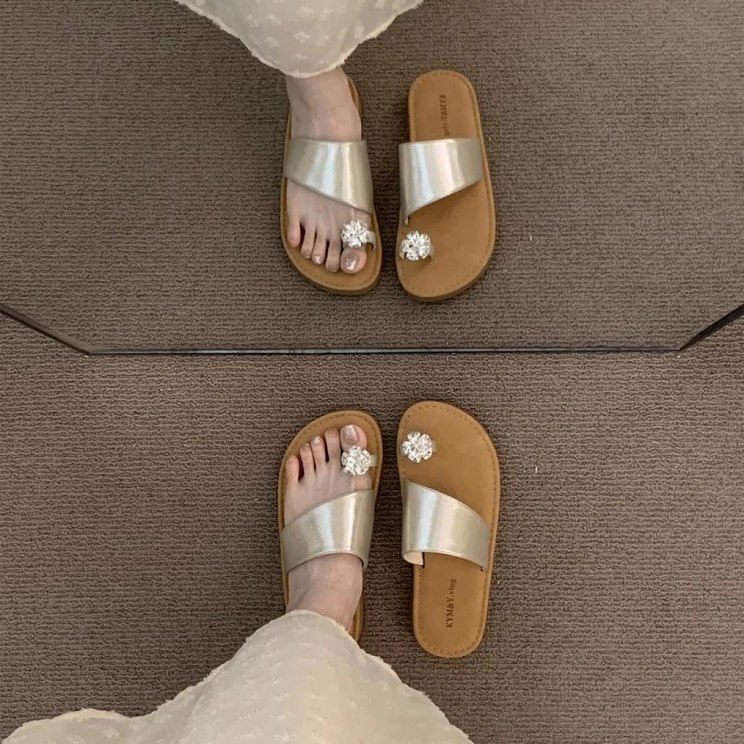 水钻套趾凉拖鞋女夏外穿2025新款配裙子仙女风海边厚底一字拖凉鞋