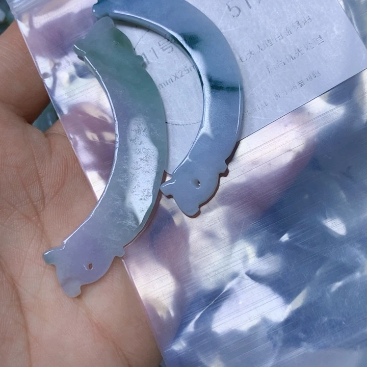 翡翠未镶嵌颈饰玥***彩翡翠