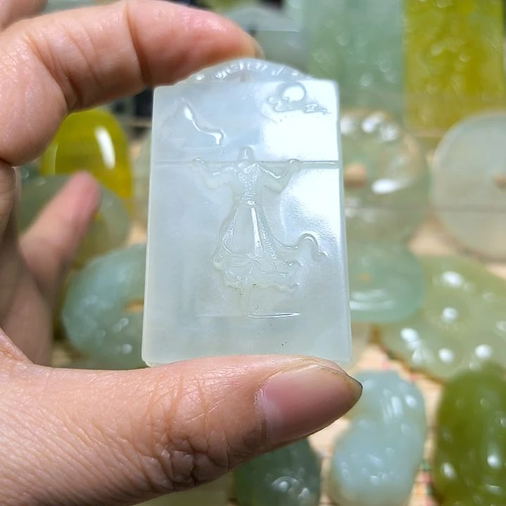 蛇纹石玉颈饰未镶嵌黑***贴