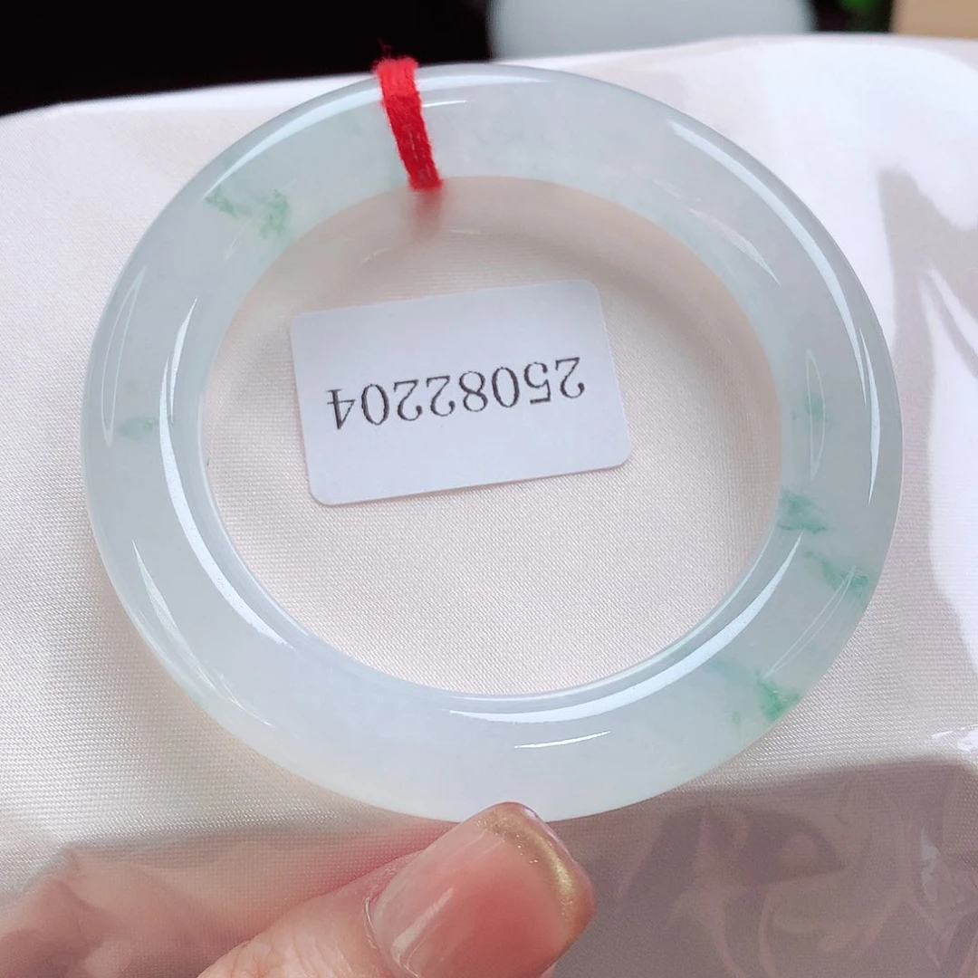 未镶嵌手镯（圆镯）翡翠天然a货翡翠