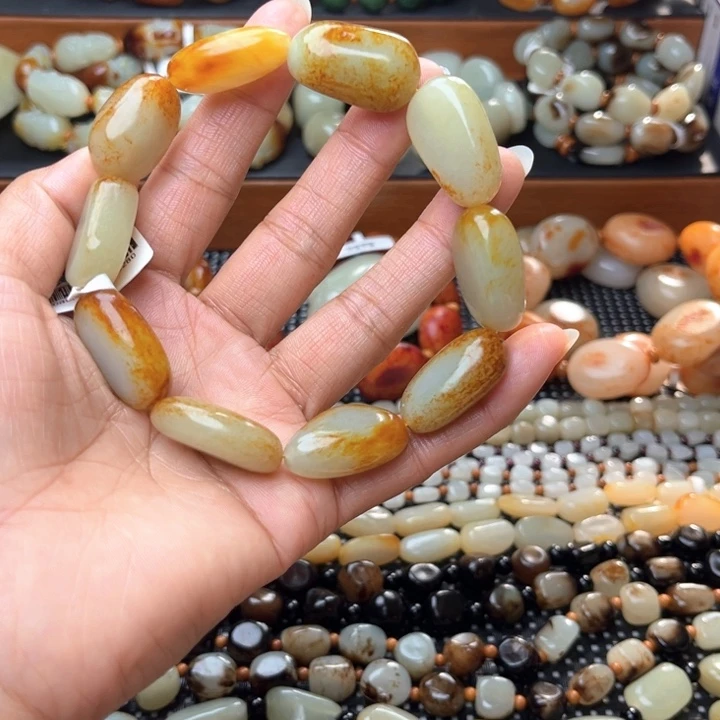 崔***户和田玉未镶嵌手链