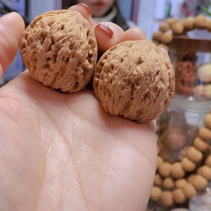 【闪购商品】文玩核桃把件38平谷绣球尖黄