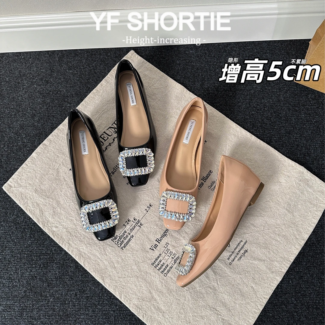 裸色方头平底单鞋女2025新款百搭水钻高级感通勤漆皮内增高晚晚鞋