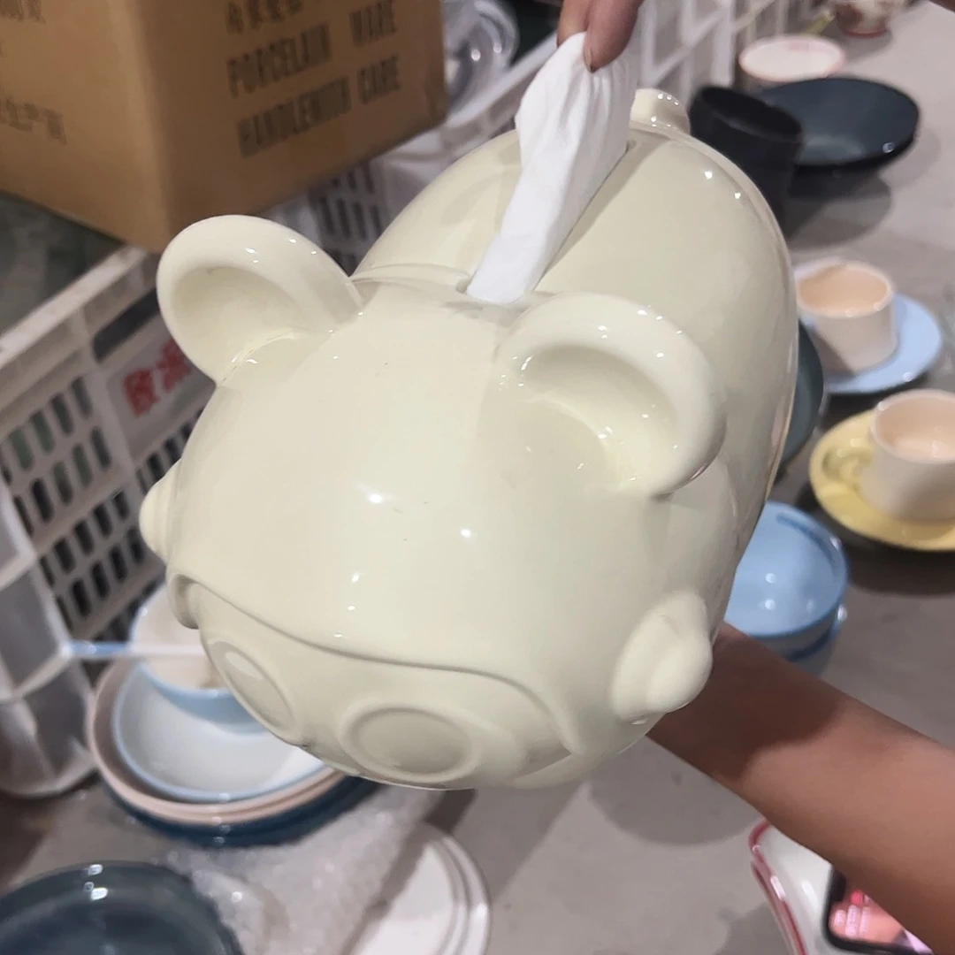 瓷片熊猫纸巾盒一个