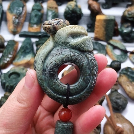 岫岩河磨玉（透闪石质玉）把件未镶嵌