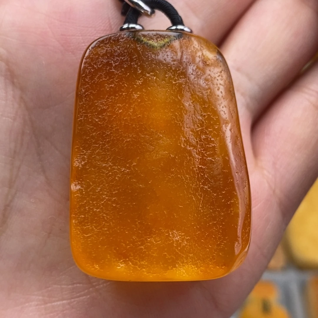 琥珀吊坠(赠链)未镶嵌