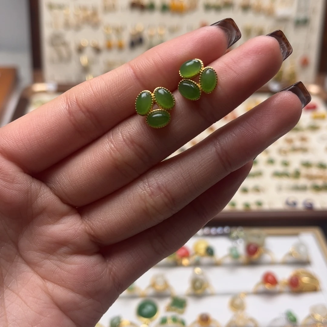 和田玉未镶嵌耳饰