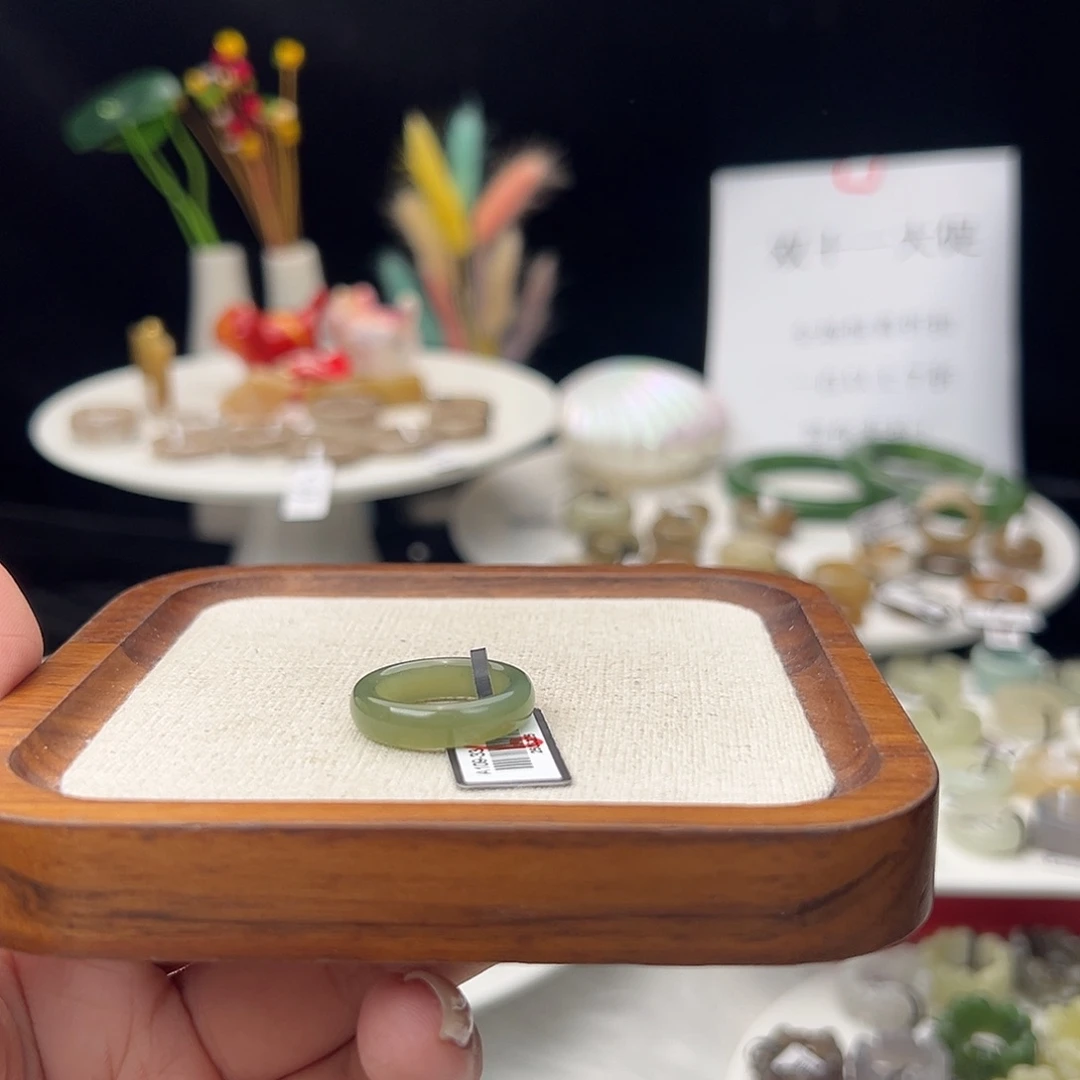 和田玉（糖玉）未镶嵌戒指k48 菠菜绿细条 16.1不退换
