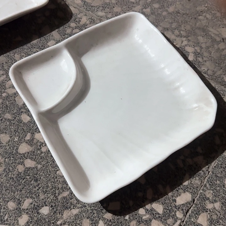 瓷片陶瓷盘子碗啥都有口径20高度3