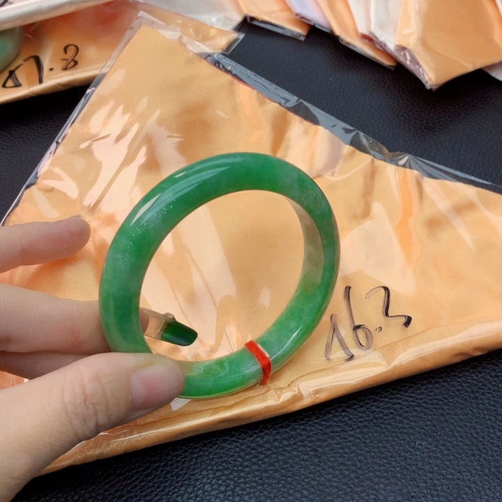 未镶嵌手镯翡翠翡翠手镯