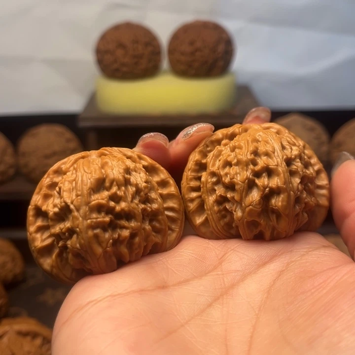 吊坠桃核白狮子43