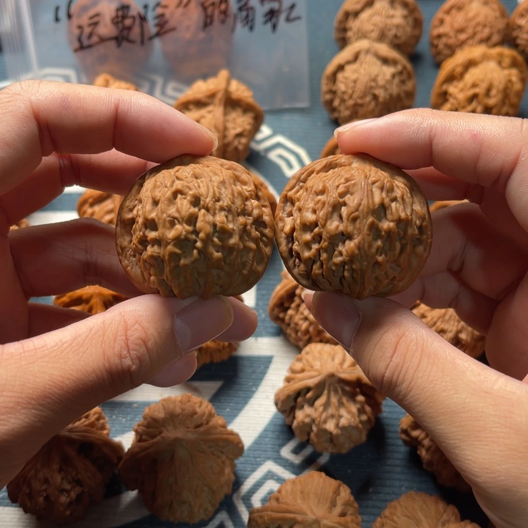 吊坠文玩核桃40黑金刚