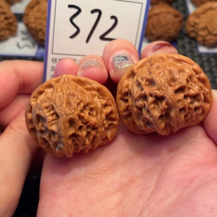 桃核把件40宫灯372。。。