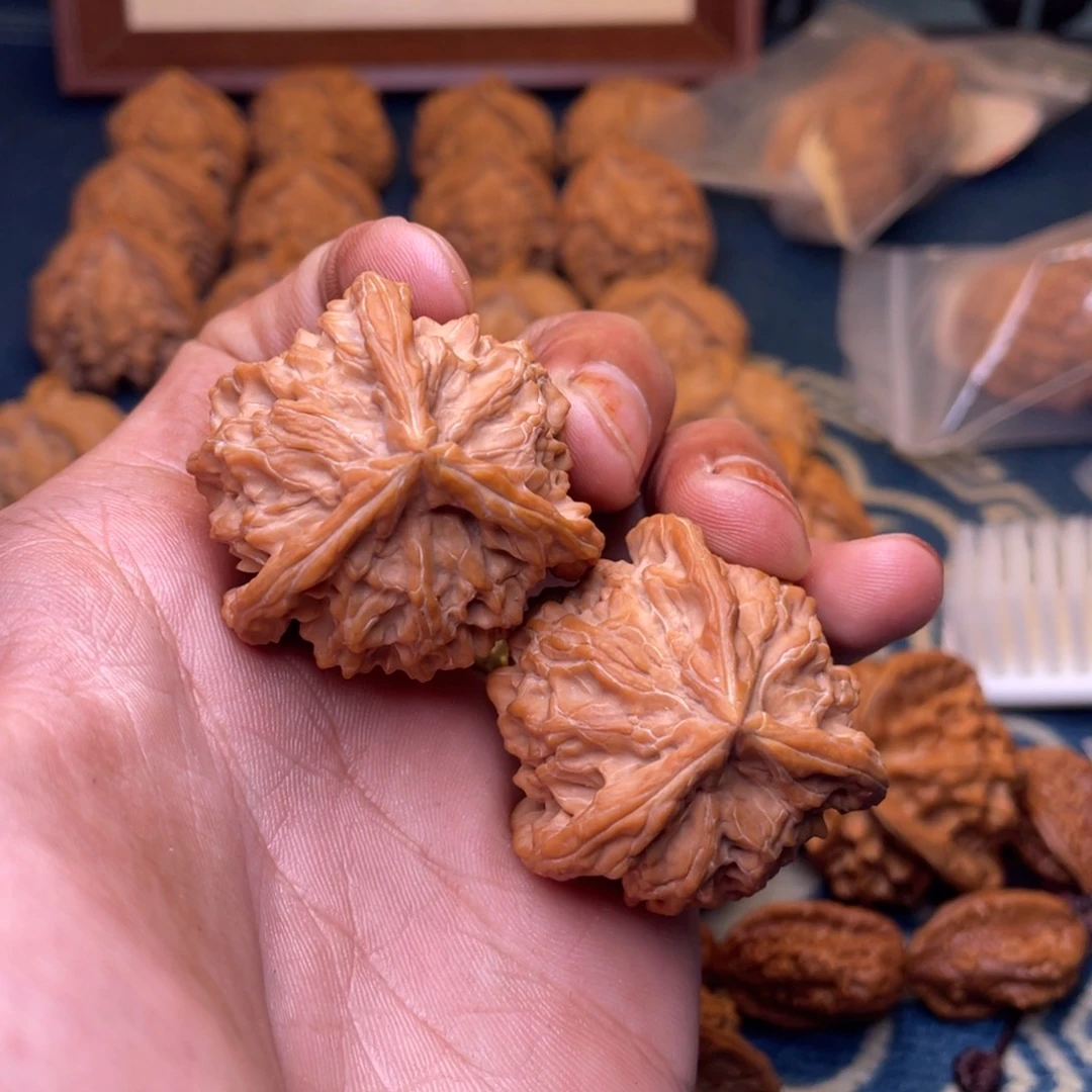 Z***。文玩核桃把件盘山39