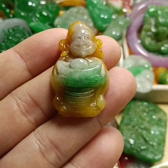 翡翠颈饰未镶嵌蓝*