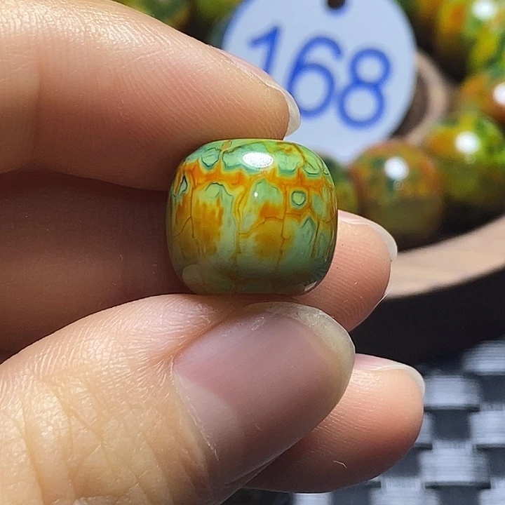 顾***。玛瑙/玉髓未镶嵌颈饰