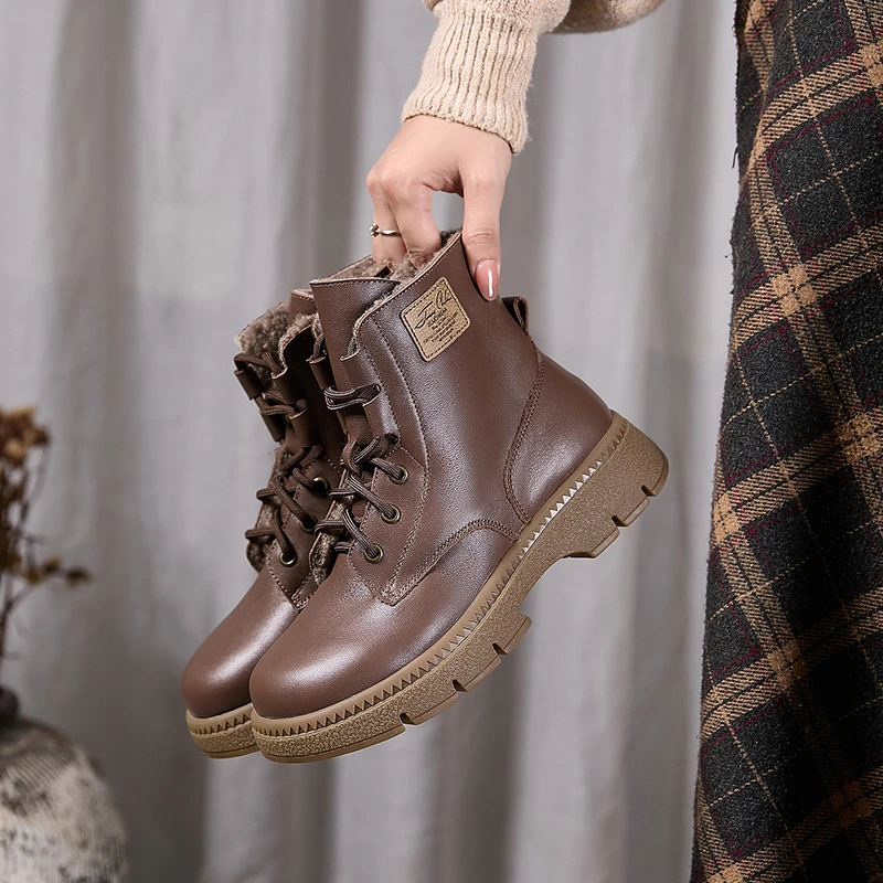 【东莞外单】真皮女式靴子冬季新款牛皮面大棉孔大码马丁靴
