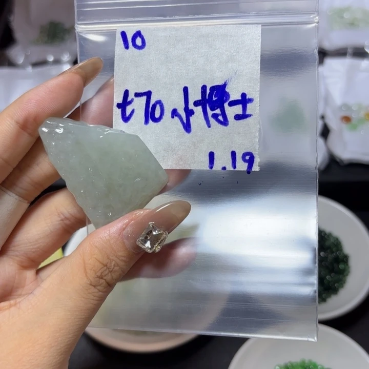 定制翡翠未镶嵌小****女不