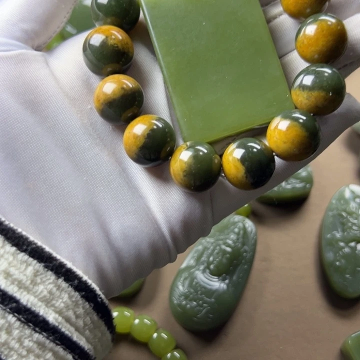 好***看岫岩老玉（透闪石质玉）未镶嵌挂件