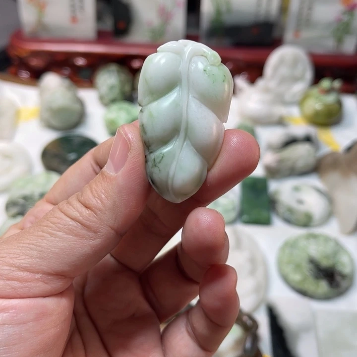 独山玉未镶嵌颈饰