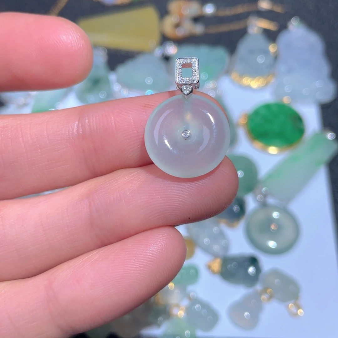 翡翠颈饰18K金镶嵌翡翠