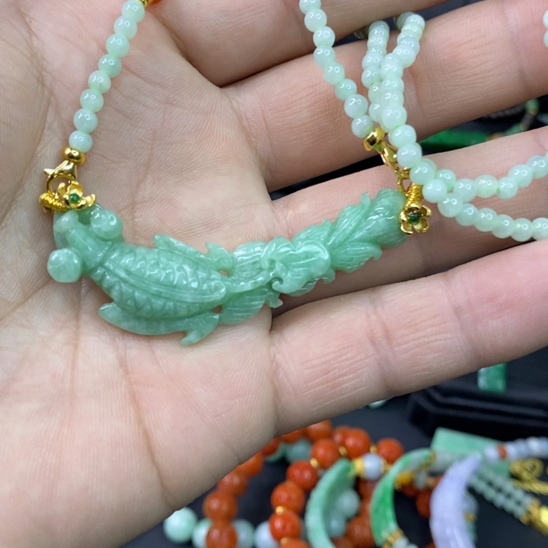 颈饰未镶嵌翡翠吊坠