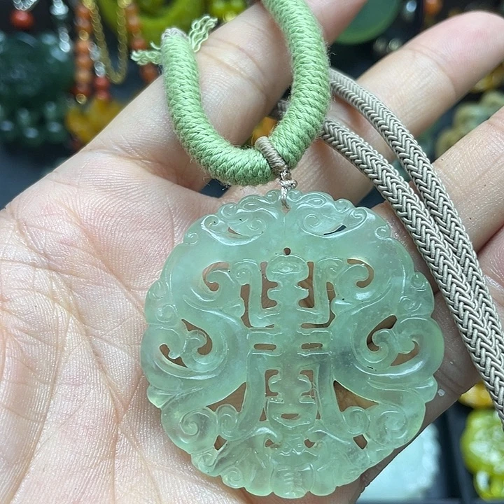 未镶嵌蛇纹石玉颈饰