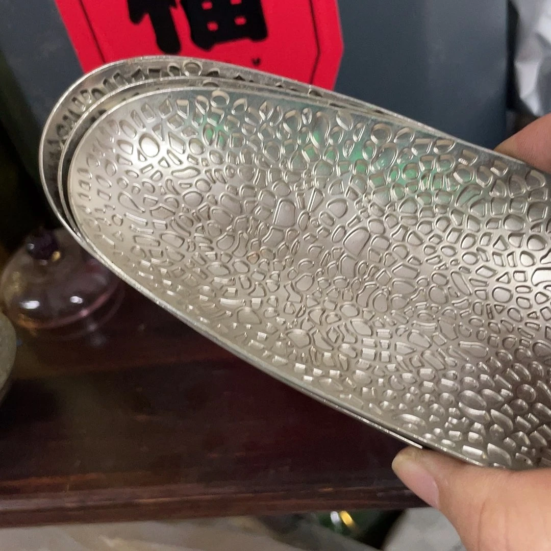 搪瓷杯子里还有很多东西