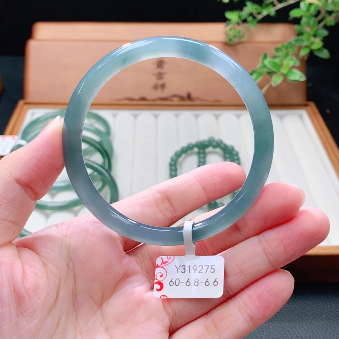 未镶嵌手镯（圆镯）翡翠