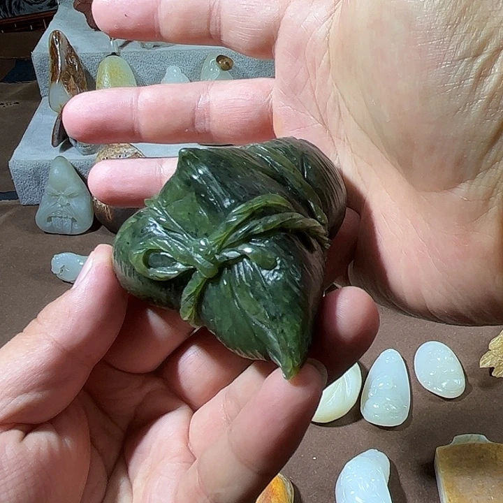 未镶嵌和田玉摆件