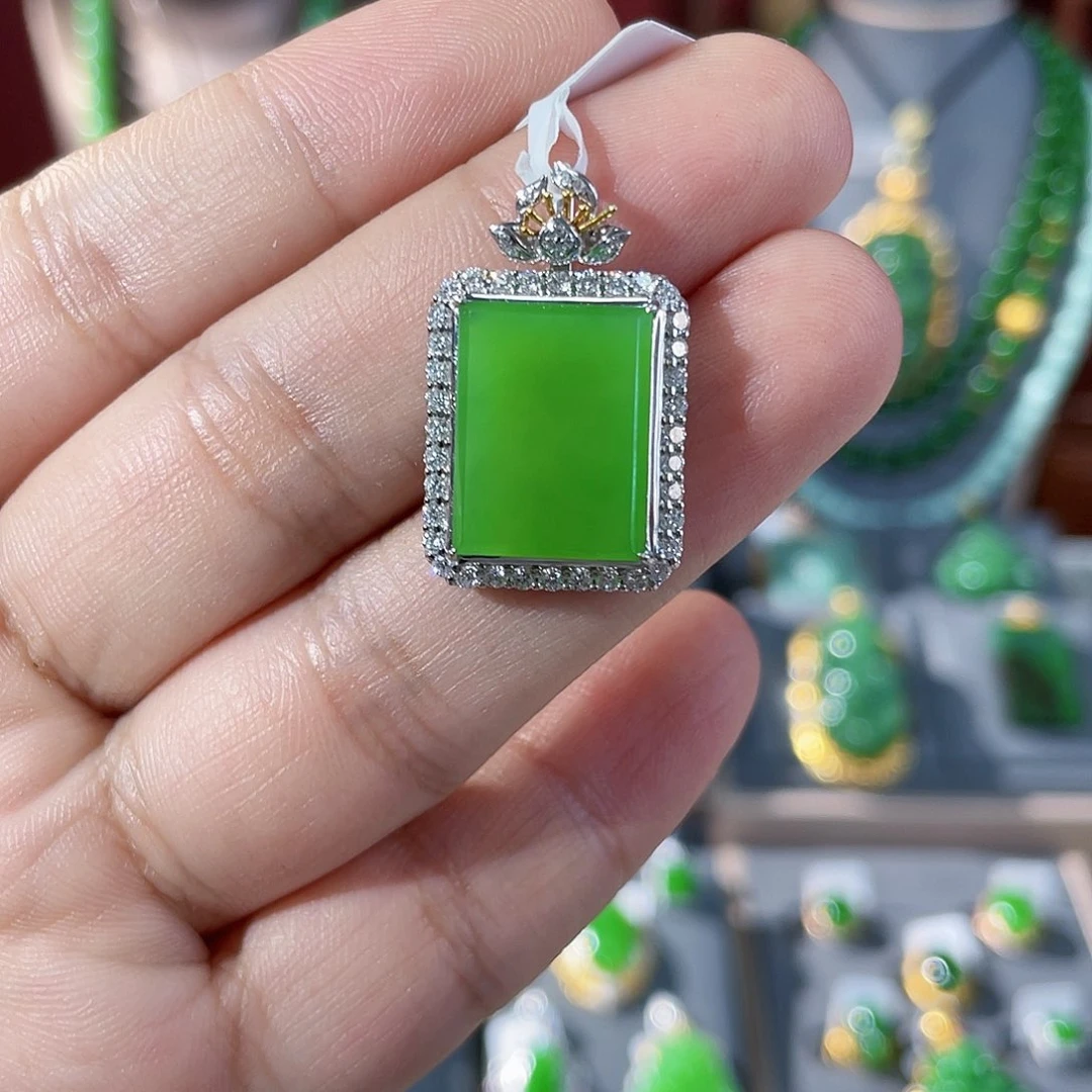 和田玉（碧玉）18K金镶嵌颈饰