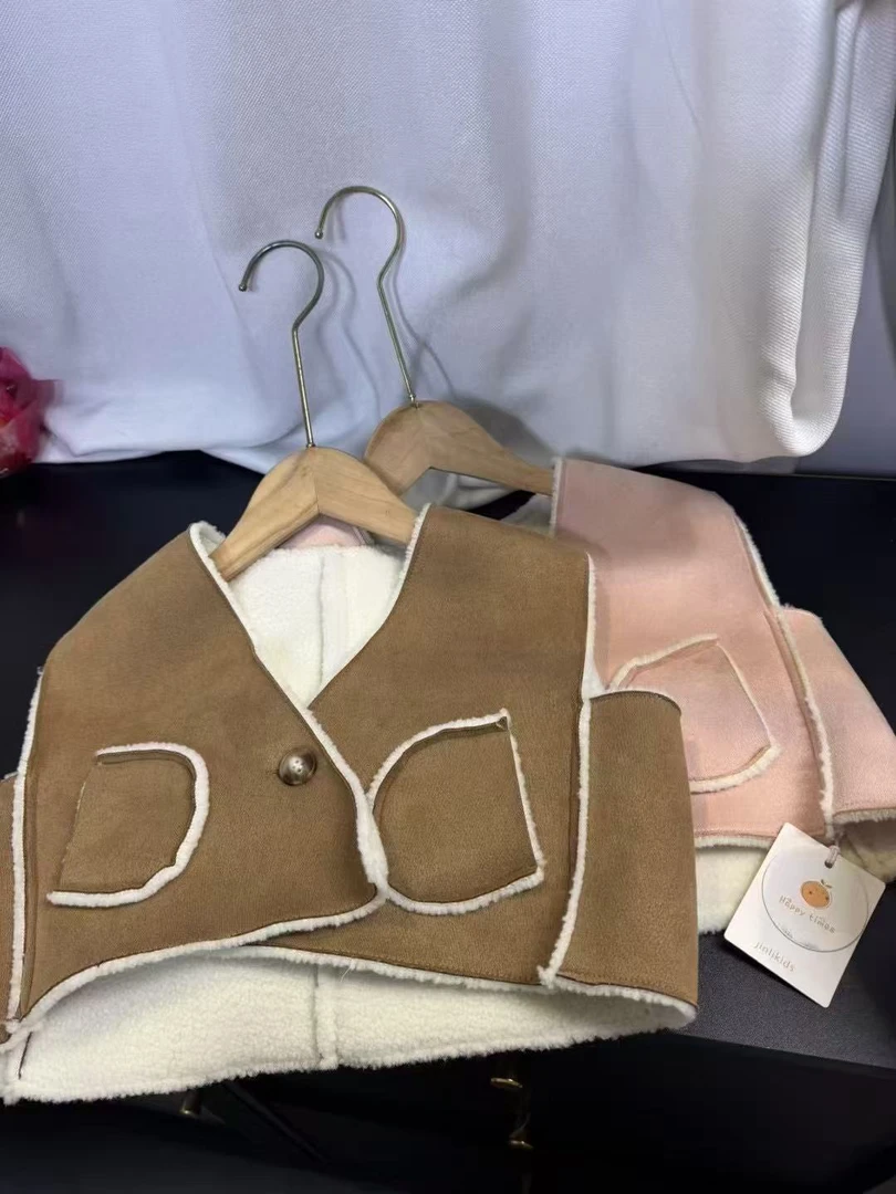 儿童皮毛一体加绒加厚马甲（实物以直播间讲解为准）