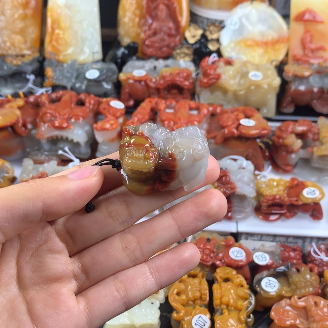 石英质玉（黄龙玉）未镶嵌挂件