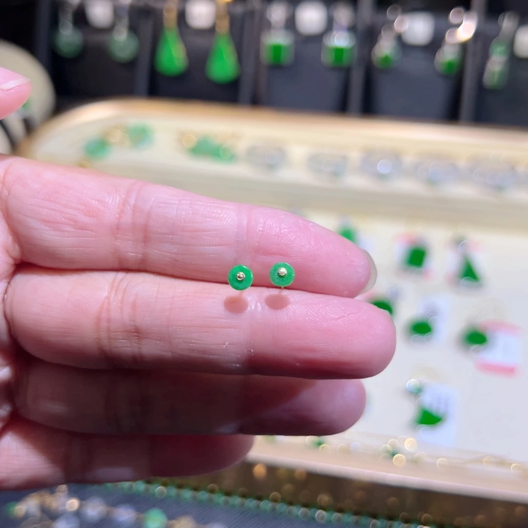 翡翠18K金镶嵌颈饰耳钉