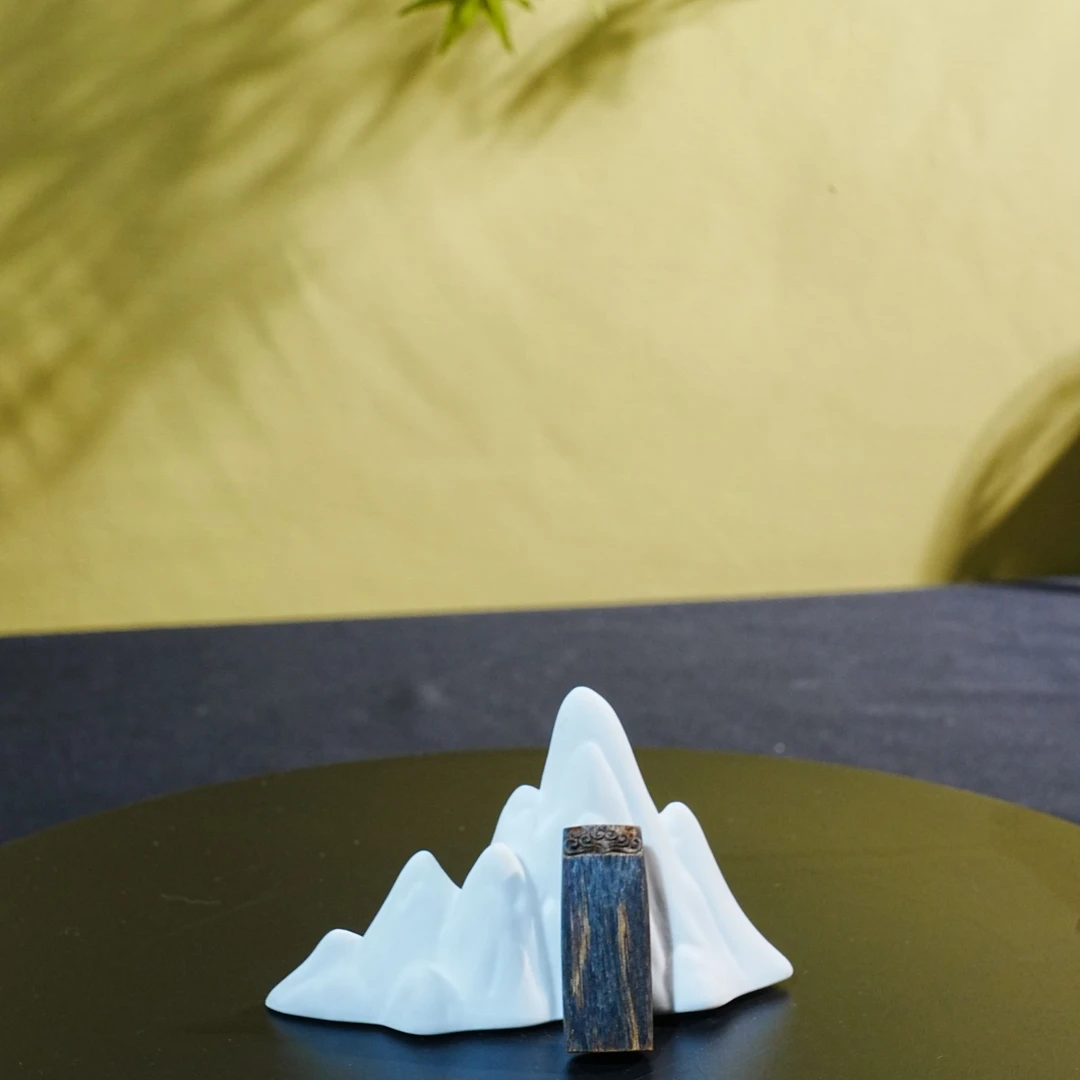 文莱黑棋满油沉香吊坠(如意素牌)4.43x1.73x1.05cm6g 250908166 B
