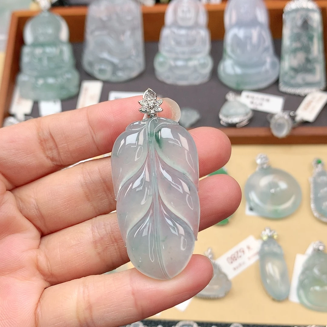 翡翠颈饰18K金镶嵌叶子