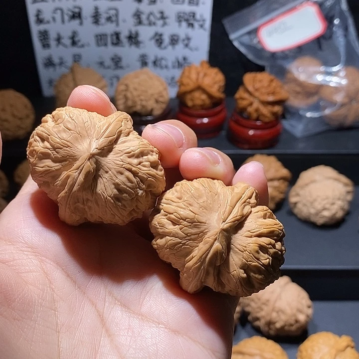 文玩核桃吊坠元宝