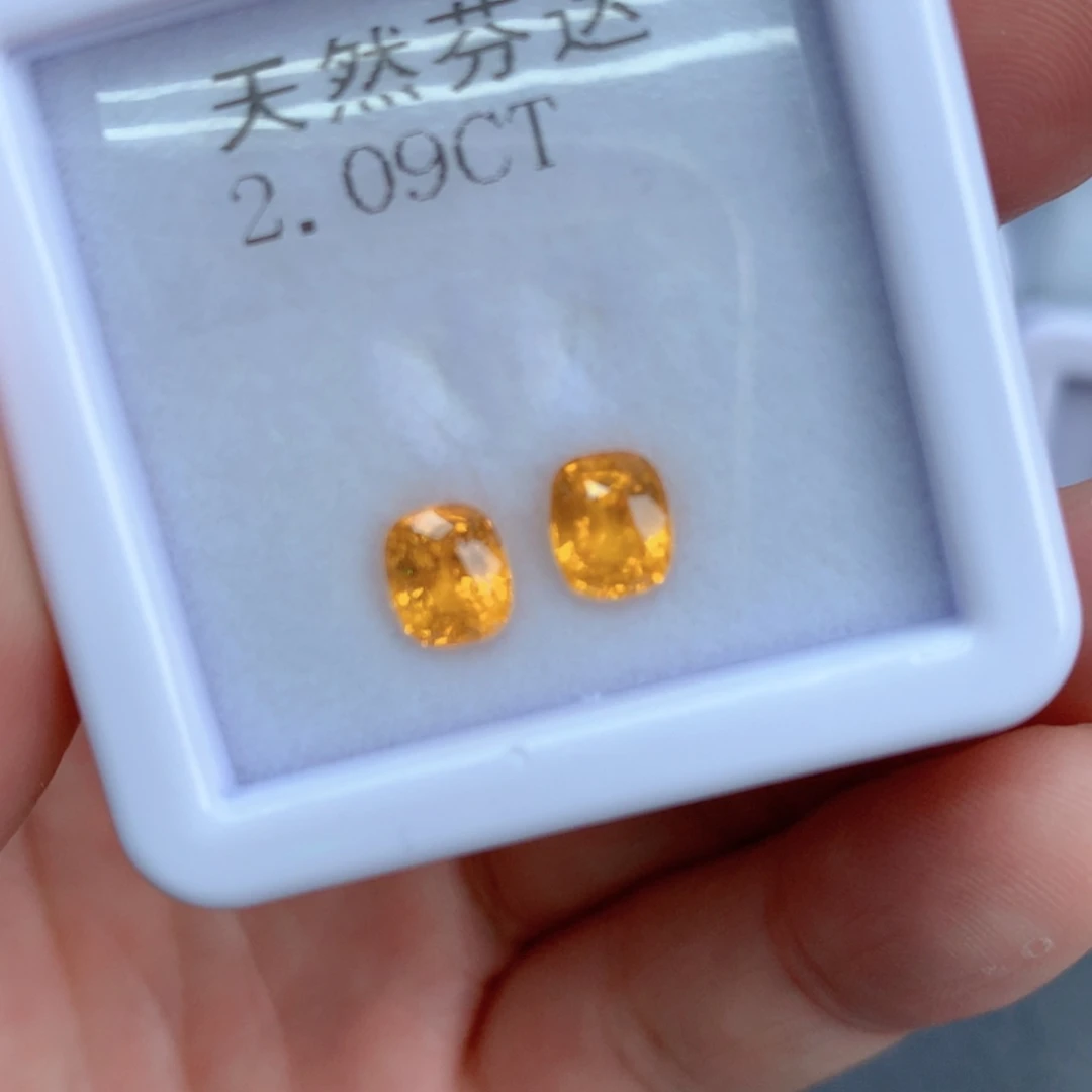 未镶嵌2.09克拉裸石石榴石（芬达石）w****g