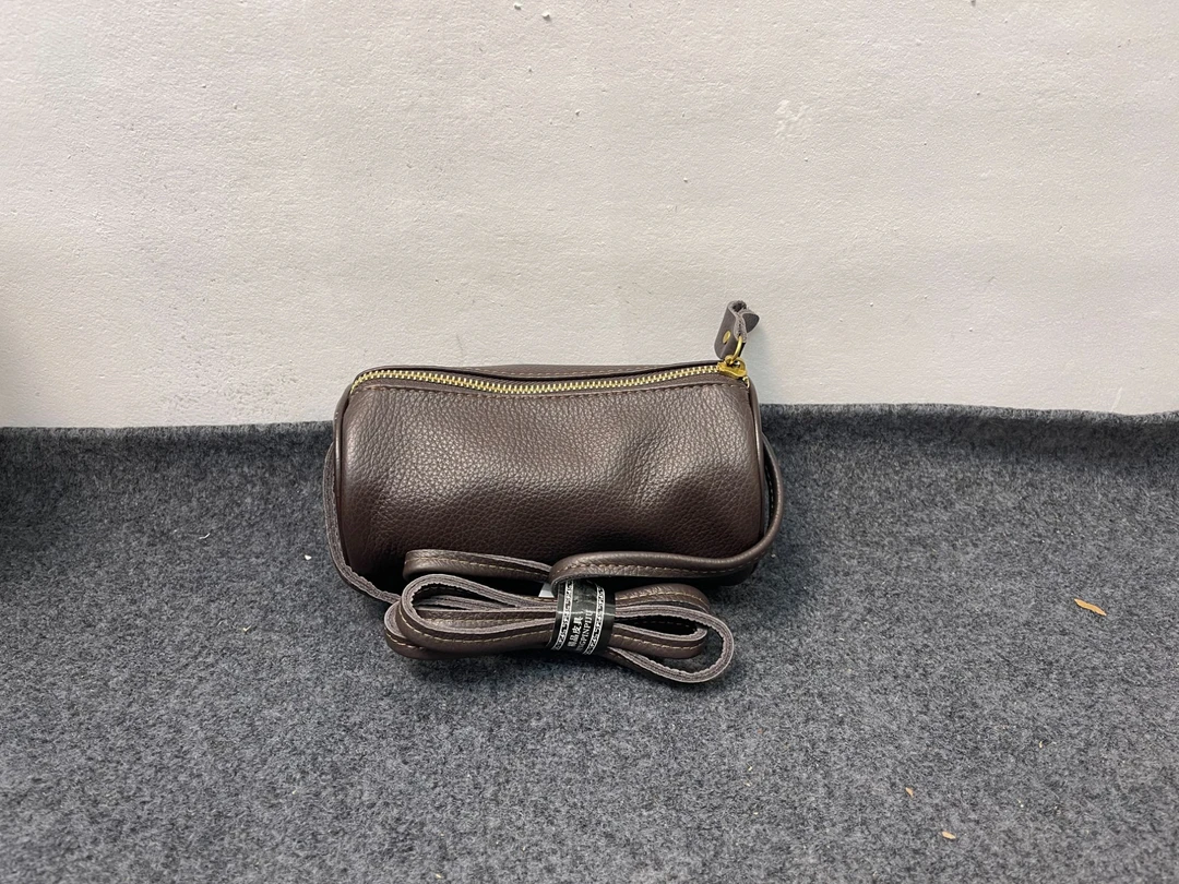 2025新款夏季流行小枕头手机包包简单精致超级软真皮单肩斜挎包