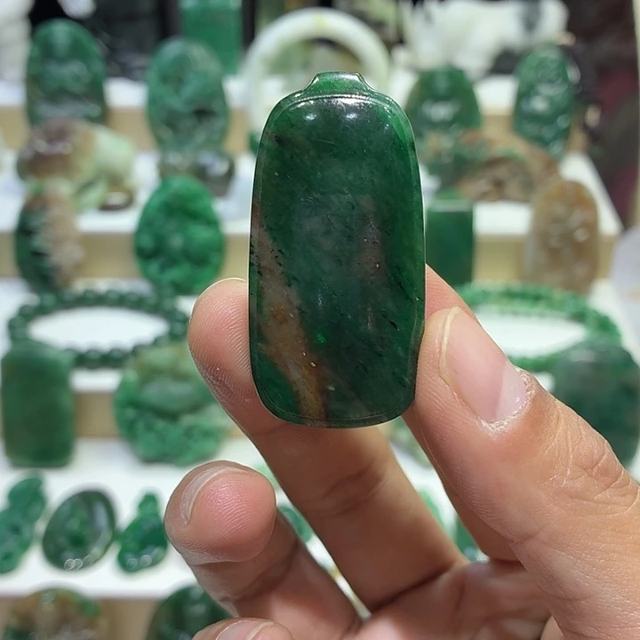 独山玉未镶嵌颈饰