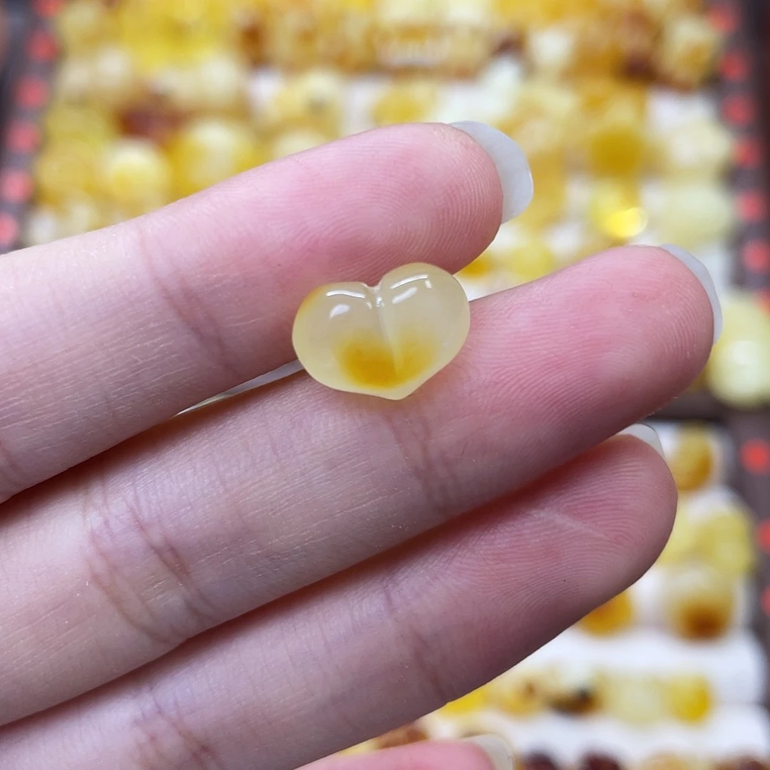 未镶嵌琥珀珠宝奇石小屁桃
