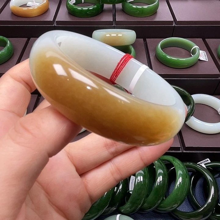 和田玉未镶嵌手镯