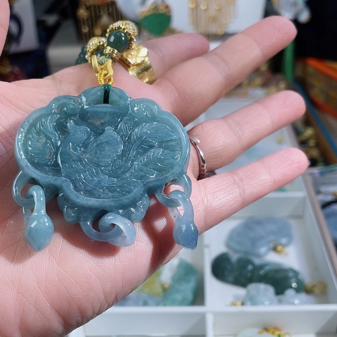 翡翠颈饰未镶嵌蓝水锁