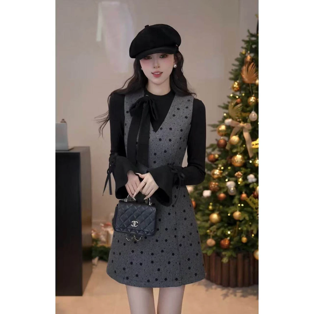 YUANLIANSU/圆脸酥【泪点轨迹】法式小香风打底衫+背心裙两件套