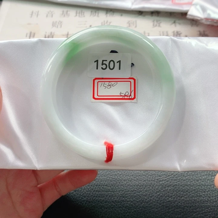 翡翠手镯未镶嵌天然翡翠手镯