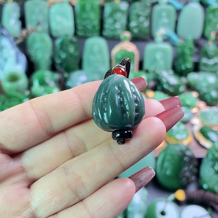 佳***儿和田玉未镶嵌挂件