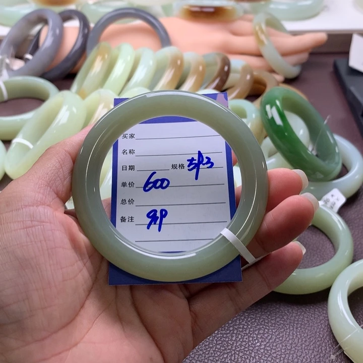 ℒ***࿐和田玉未镶嵌手镯