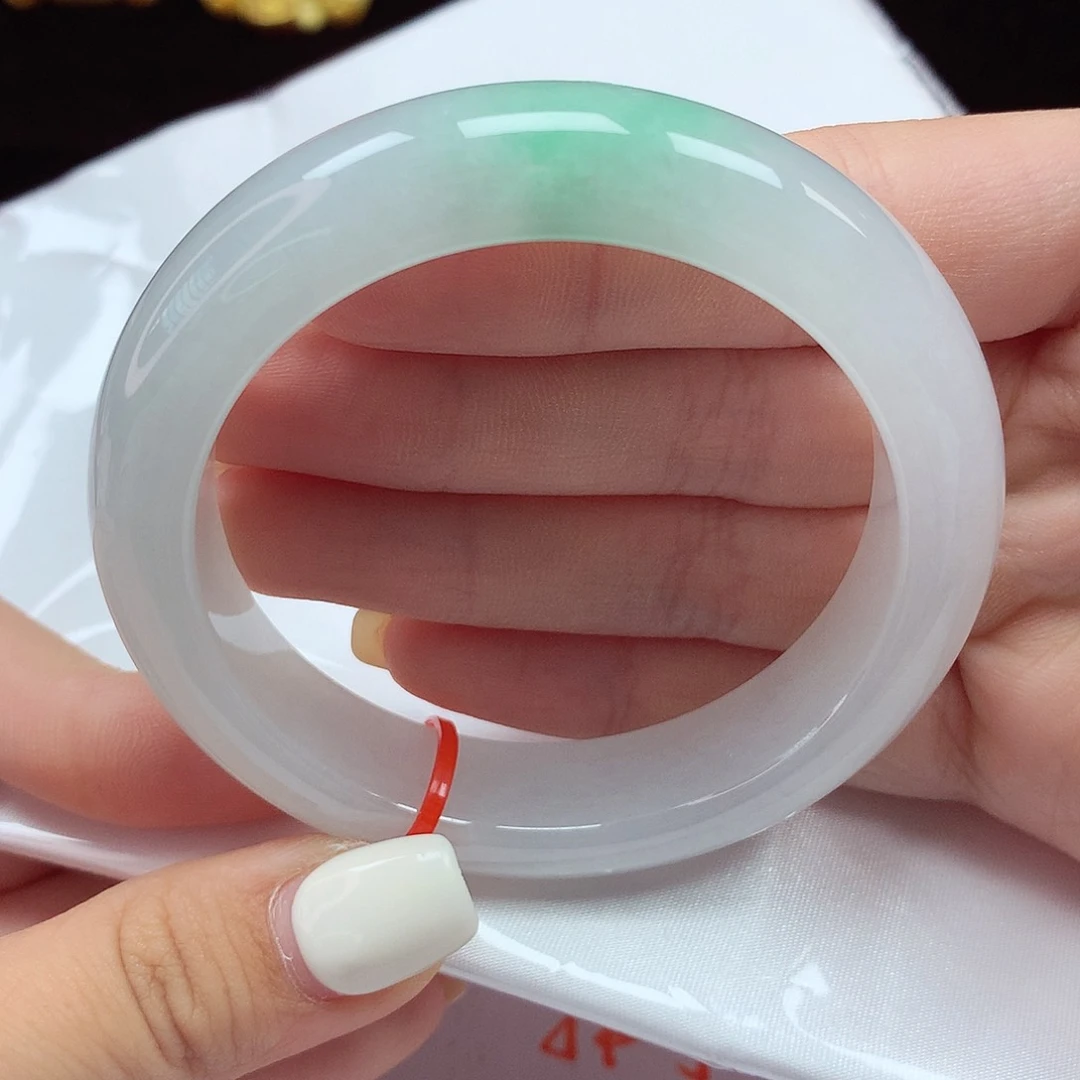 翡翠手镯未镶嵌54圈