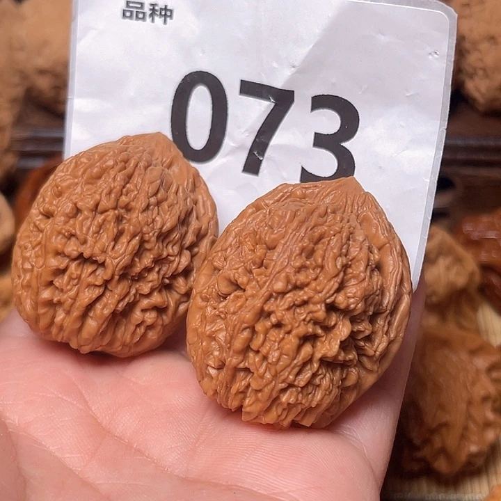 丨****把件文玩核桃蒜头。边35。 073